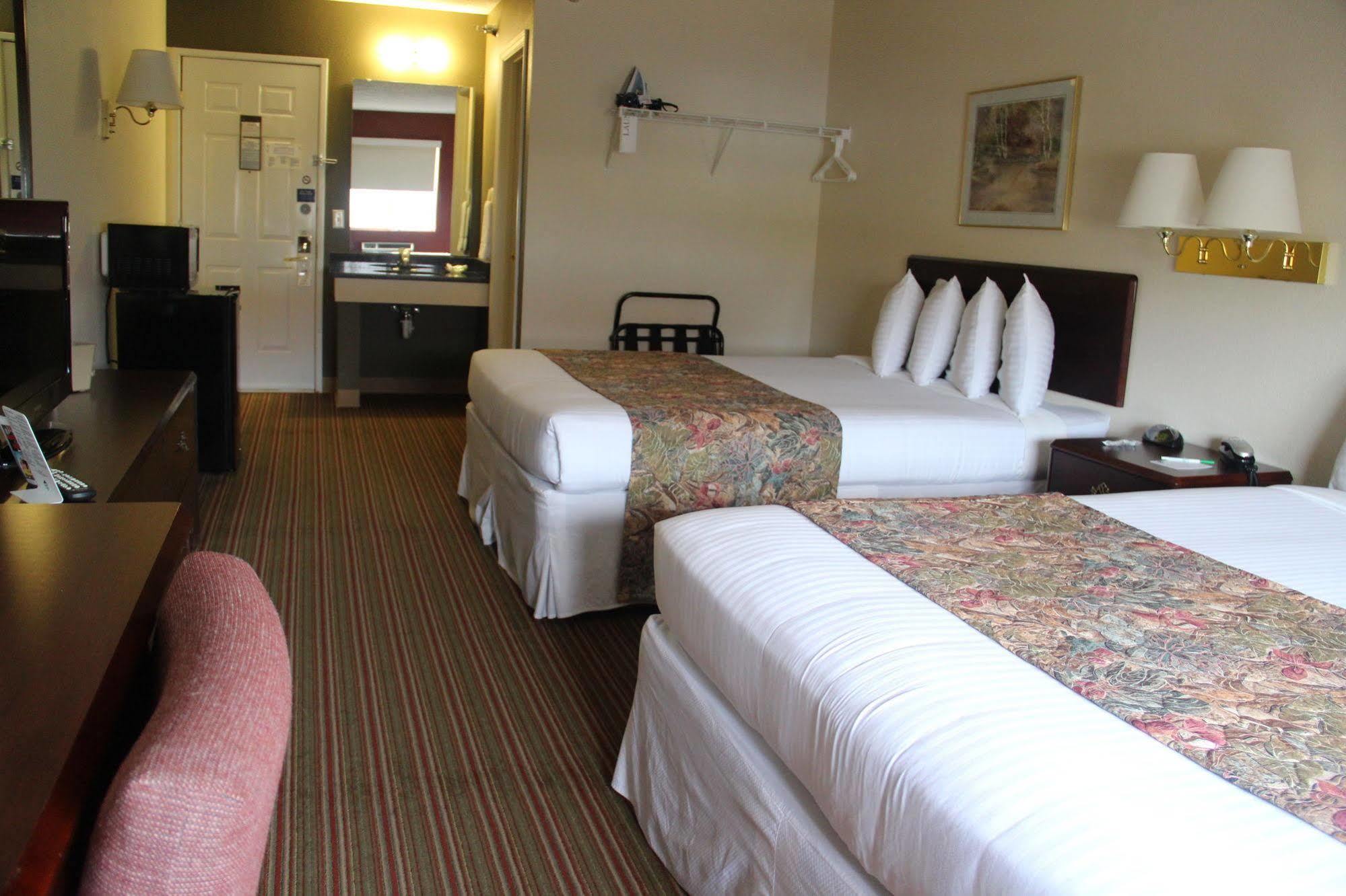 Lake House Hotel Osage Beach Esterno foto