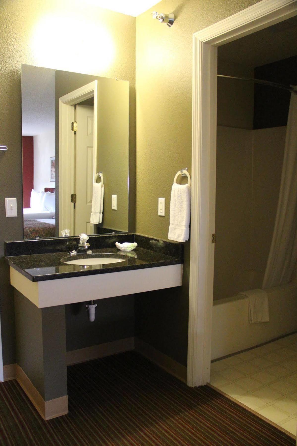Lake House Hotel Osage Beach Esterno foto